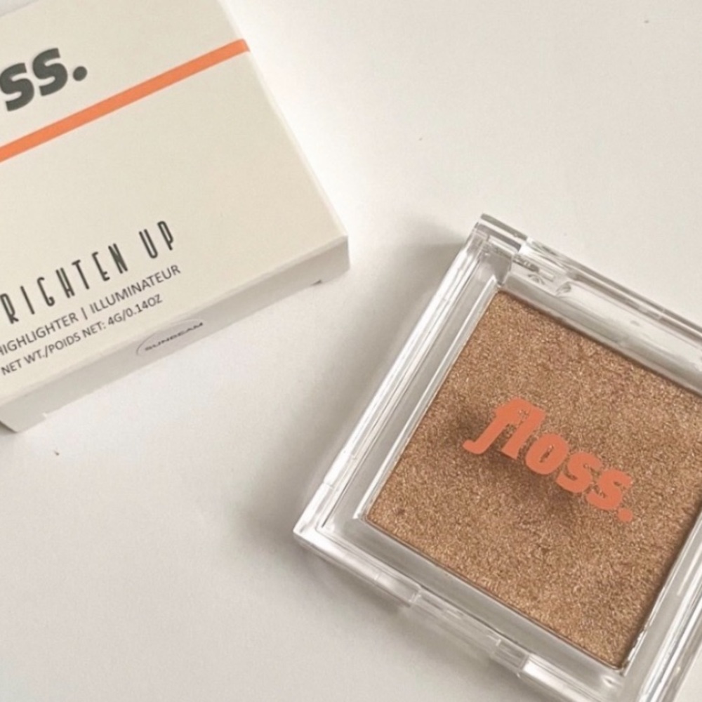 FLOSS BRIGHTEN UP HIGHLIGHTER ILLUMINATOR IN ‘SUNBEAM’